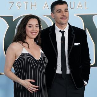 Bang Showbiz / Couple Aubrey Plaza and Christopher Abbott