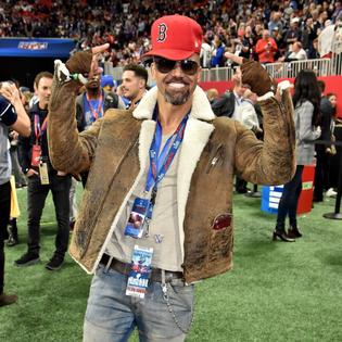 Bang Showbiz / Shemar Moore undergoes 3 surgeries to fix 'ugly' feet after going to extreme lengths to hide them