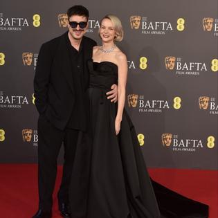 Bang Showbiz / Carey Mulligan and Marcus Mumford raise record-breaking 7-figure sum for children's charity