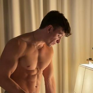 Bang Showbiz / Ellie Goulding shares shirtless clip of boyfriend Beau Minniear as she gushes over 'kindest guy'