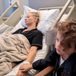 Bang Showbiz / Kimberly Wyatt and her son Ford in hospital / © Instagram