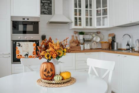 It’s all about crafting a warm, elevated autumn ambiance. (Juli86/Shutterstock/TCA)