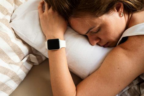 In lab tests, sleep trackers diverged from clinical measurements by about 17 minutes per night.
Alina Barilo/iStock via Getty Images Plus