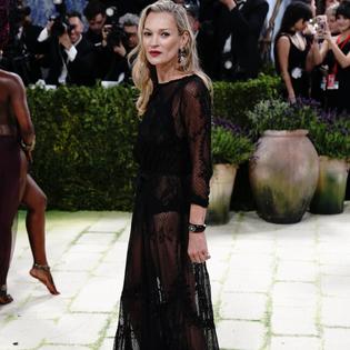 Bang Showbiz / Kate Moss pulled out of a major Tate Britain exhibition celebrating the decade that made her a global fashion icon after reportedly becoming concerned she would be mobbed on arrival.