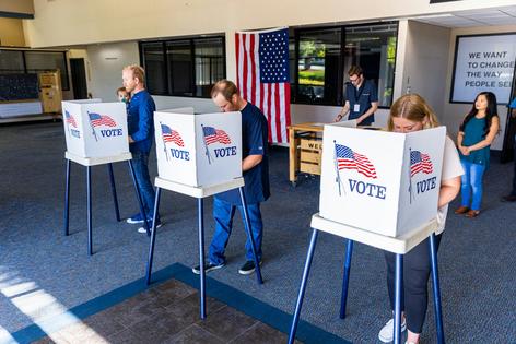 Independent voter turnout in midterm elections usually lags behind that of Republicans and Democrats. adamkaz/Getty Images