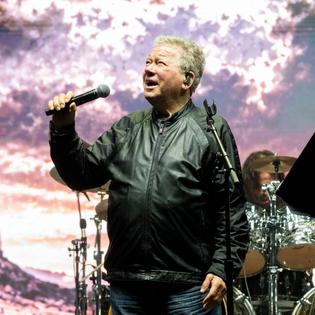 Bang Showbiz / William Shatner sold his kidney stone