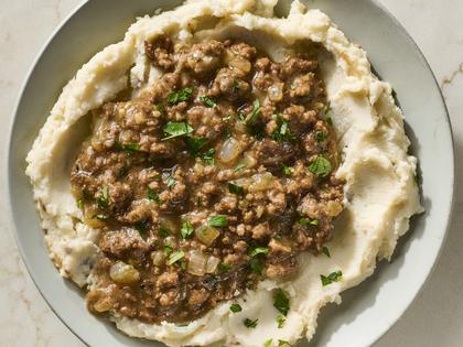 This one-pan ground beef dinner is ready in just 30 minutes. (Alex Lepe/TCA)