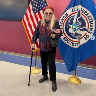 Bang Showbiz / Joni Mitchell has obtained US citizenship (c) Instagram