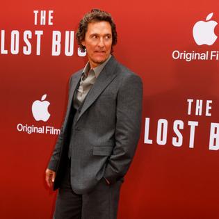 Bang Showbiz / Matthew McConaughey decided to read 20 years of negative reviews.