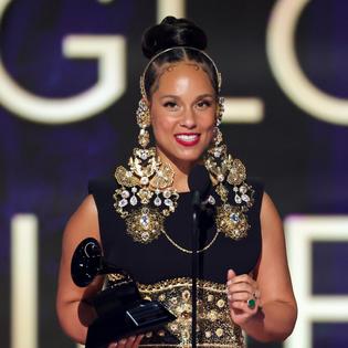 Bang Showbiz / Which member of the Jackson family had a crush on Alicia Keys?