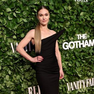 Bang Showbiz / Julia Stiles will pay tribute to Heath Ledger