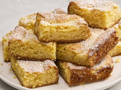 These fall-flavored dessert bars start with a box of cake mix. (Erik Bernstein/TCA)