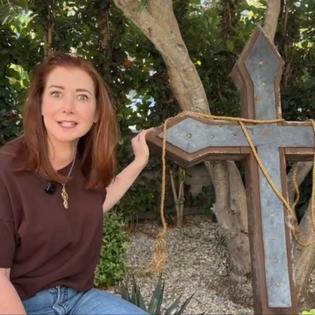 Bang Showbiz / Alyson Hannigan uses Buffy props for Halloween