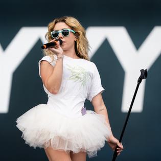 Bang Showbiz / Singer Slayyyter