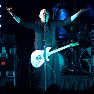 Bang Showbiz / Billy Corgan talks Marilyn Manson friendship
