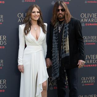 Bang Showbiz / Elizabeth Hurley reflects on blended family with Billy Ray Cyrus.