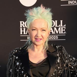 Bang Showbiz / Cyndi Lauper briefly worked in retail