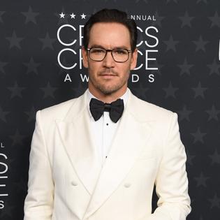 Bang Showbiz / Mark-Paul Gosselaar doesn't push for romantic roles