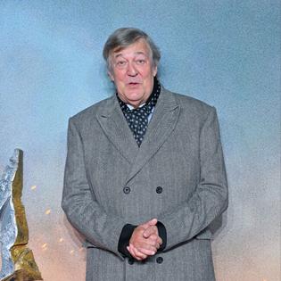 Bang Showbiz / Stephen Fry has described filming V for Vendetta as 'a treat from start to finish', recalling his excitement at working with John Hurt and the extraordinary experience of shooting in the heart of London's government district