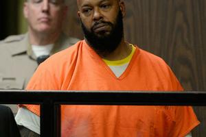 Bang Showbiz / Marion 'Suge' Knight claims a group of Tupac Shakur's closest friends and family smoked his cremated ashes in a blunt