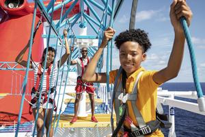 Family on reunion cruise. Dreamstime/TCA