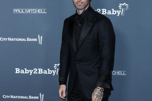 Bang Showbiz / Adam Levine paid 5k for a pet pig