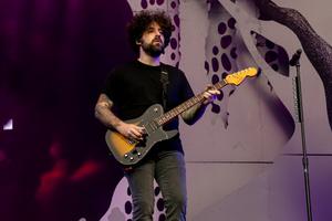 Bang Showbiz / Fall Out Boy guitarist Joe Trohman is taking the 'rest of the year off' from playing with the band to undergo hand surgery