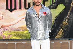 Bang Showbiz / Jonathan Bailey is 'available'