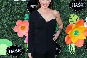 Bang Showbiz / Alyssa Milano has asked Charmed fans not to use AI in their tributes to Julian McMahon