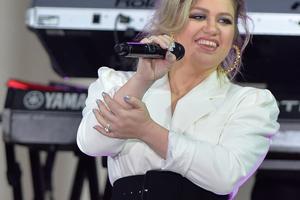 Bang Showbiz / Kelly Clarkson was previously married to Brandon Blackstock