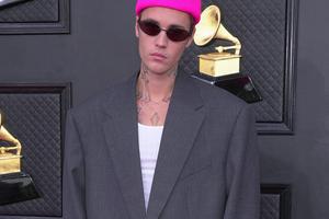 Bang Showbiz / Scooter Braun has praised Justin Bieber's new album