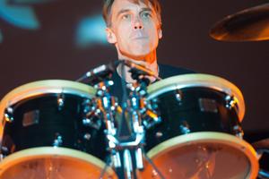Bang Showbiz / Ex- Pearl Jam drummer Matt Cameron confirms career status.