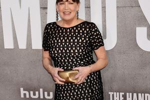 Bang Showbiz / Ann Dowd will reprise the role of Aunt Lydia in The Testaments