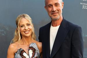 Bang Showbiz / Sarah Michelle Gellar is adamant there isn't a feud with Jennifer Love-Hewitt