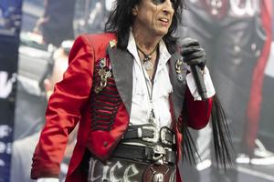 Bang Showbiz / Alice Cooper has some advice for his pal Johnny Depp