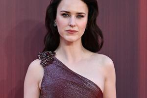 Bang Showbiz / Mikaela Hoover has heaped praise on Rachel Brosnahan.
