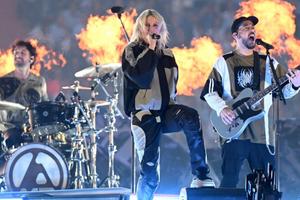 Bang Showbiz / Linkin Park's One More Light 'too sad to play'