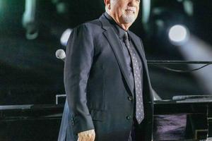 Bang Showbiz / Billy Joel insists he is 'okay'