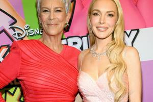 Bang Showbiz / Lindsay Lohan helps Jamie Lee Curtis reconsider mother comments