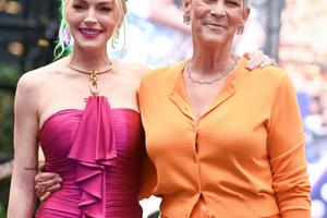 Bang Showbiz / Lindsay Lohan and Jamie Lee Curtis at Mexico City premiere of Freakier Friday