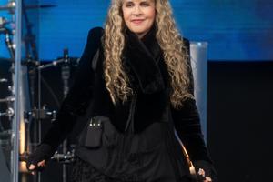 Bang Showbiz / Stevie Nicks reschedules tour after shoulder fracture