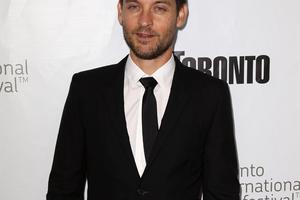 Bang Showbiz / Tobey Maguire files for joint custody of son