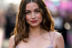 Bang Showbiz / Ana de Armas enjoys being out of the spotlight