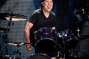 Bang Showbiz / Lars Ulrich has revealed that Metallica want to play next year's Super Bowl Halftime Show