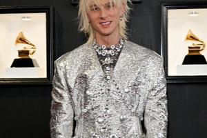 Bang Showbiz / Machine Gun Kelly rarely eats