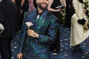 Bang Showbiz / Maluma reprimanded a fan