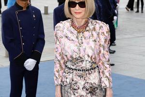 Bang Showbiz / Anna Wintour is said to be lining up Chloe Malle as the frontrunner to succeed her at Vogue.