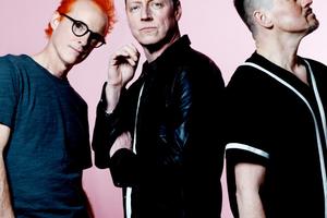 Bang Showbiz / Travis became good friends with Oasis from supporting the band on tour
