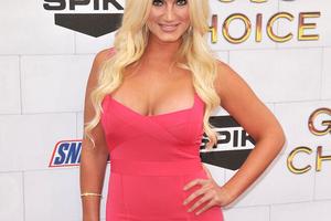 Bang Showbiz / Brooke Hogan has questions over her father's death.