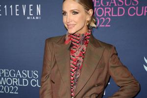 Bang Showbiz / Ashlee Simpson-Ross faced a backlash after her 2004 SNL performance
